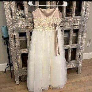 FLOWERGIRL DRESS Size 10 Worn once